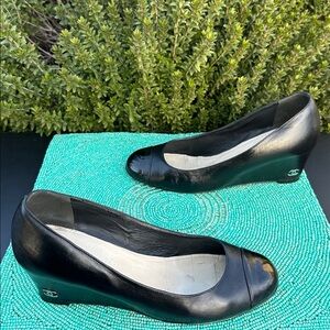 CHANEL serial# G27028 patent/leather cap-toe wedge pumps-size 37 1/2-used